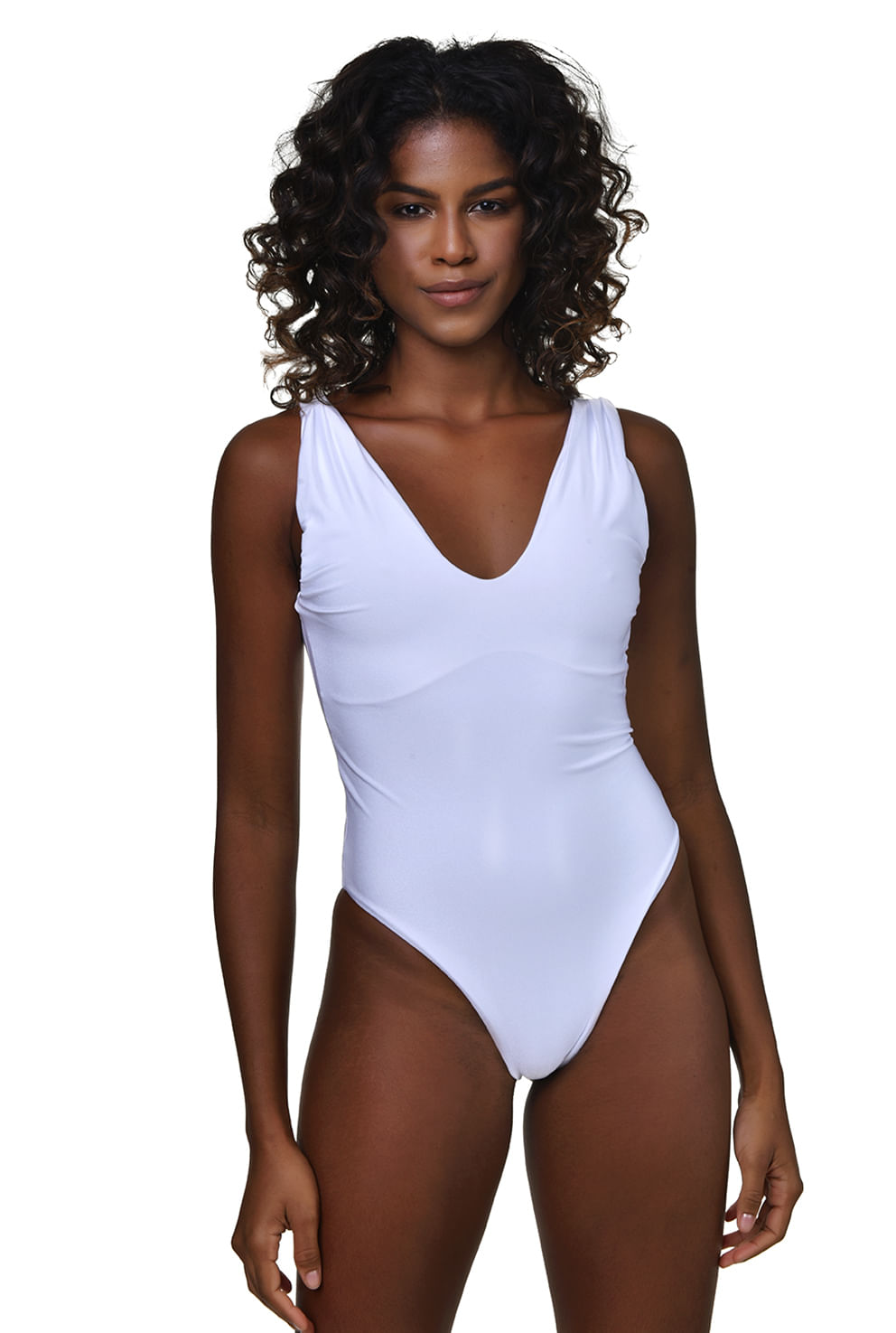 Body Half Tril Branco visto frontalmente em modelo; decote oval, alças largas e tecido liso elástico