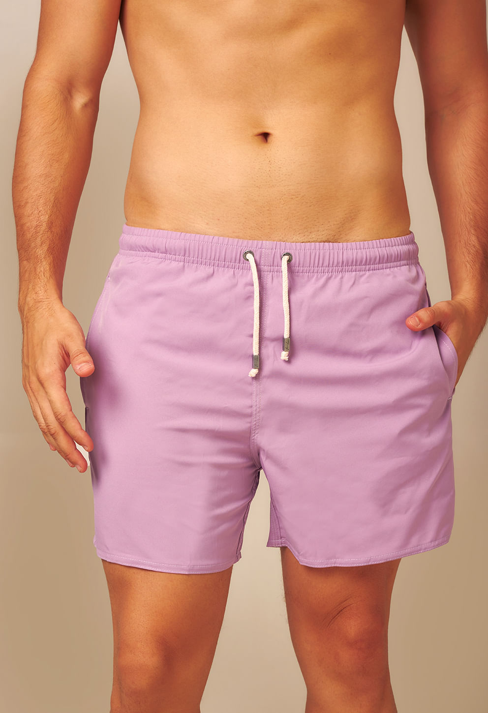 Close na cintura e bolsos da Bermuda Casual Shortinho Lupine lilás clara