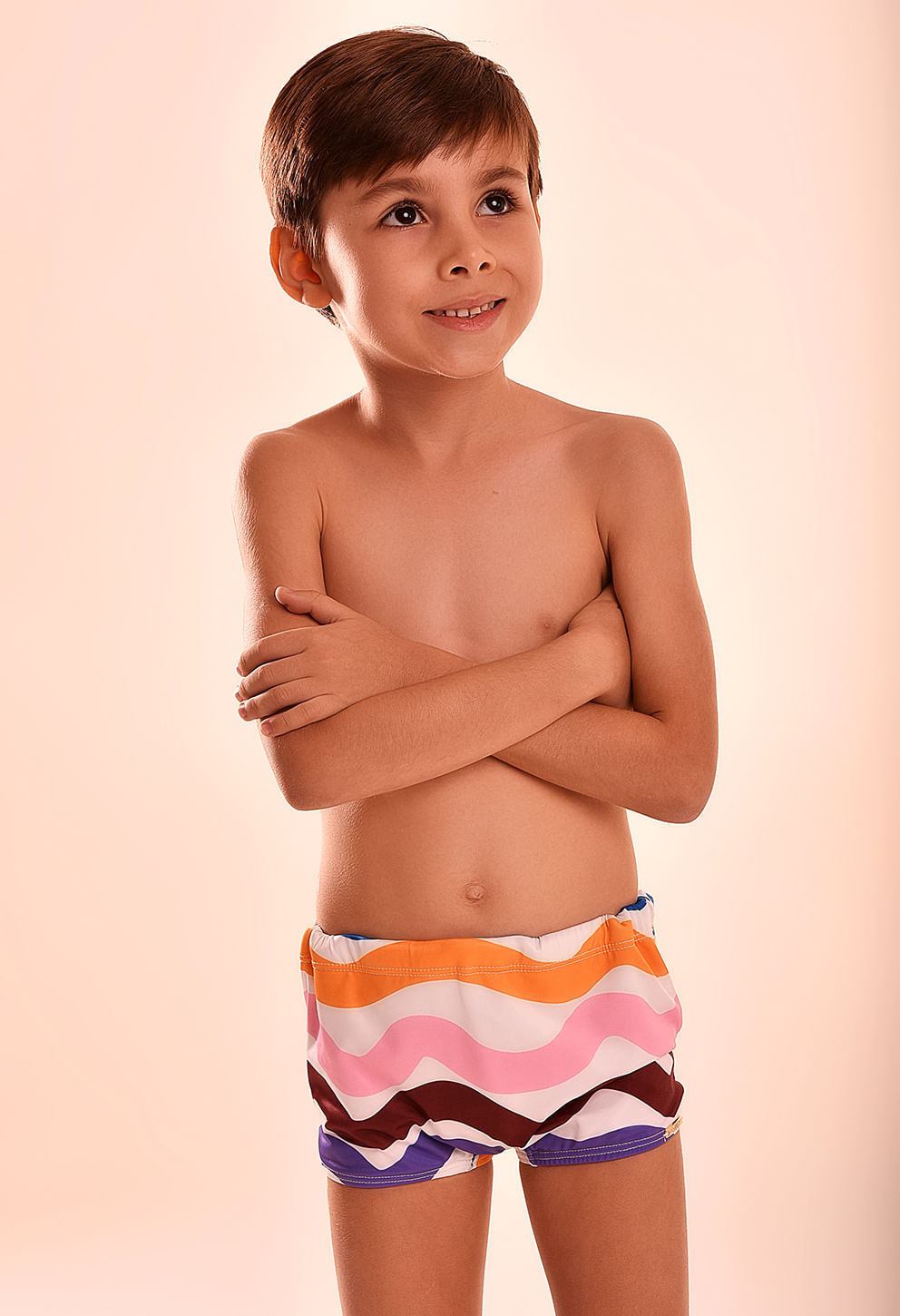 Sunga Short Infantil Chuá em destaque, mostrando estampa colorida e acabamento