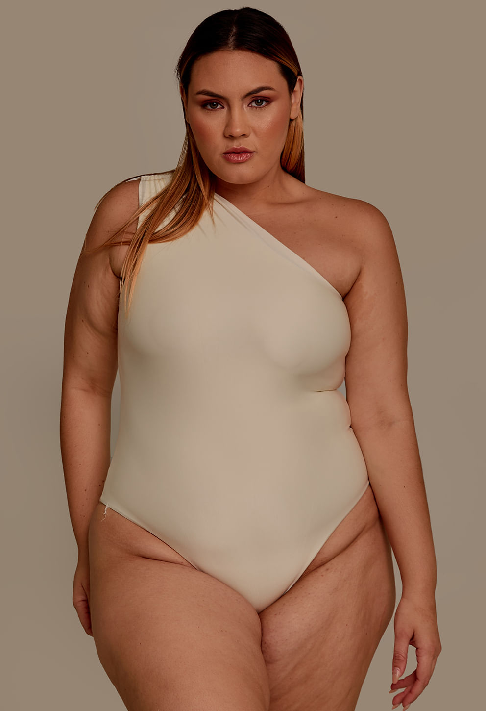 Body Ombré Classic Pérola - vista frontal, decote ombro só, acabamento clean