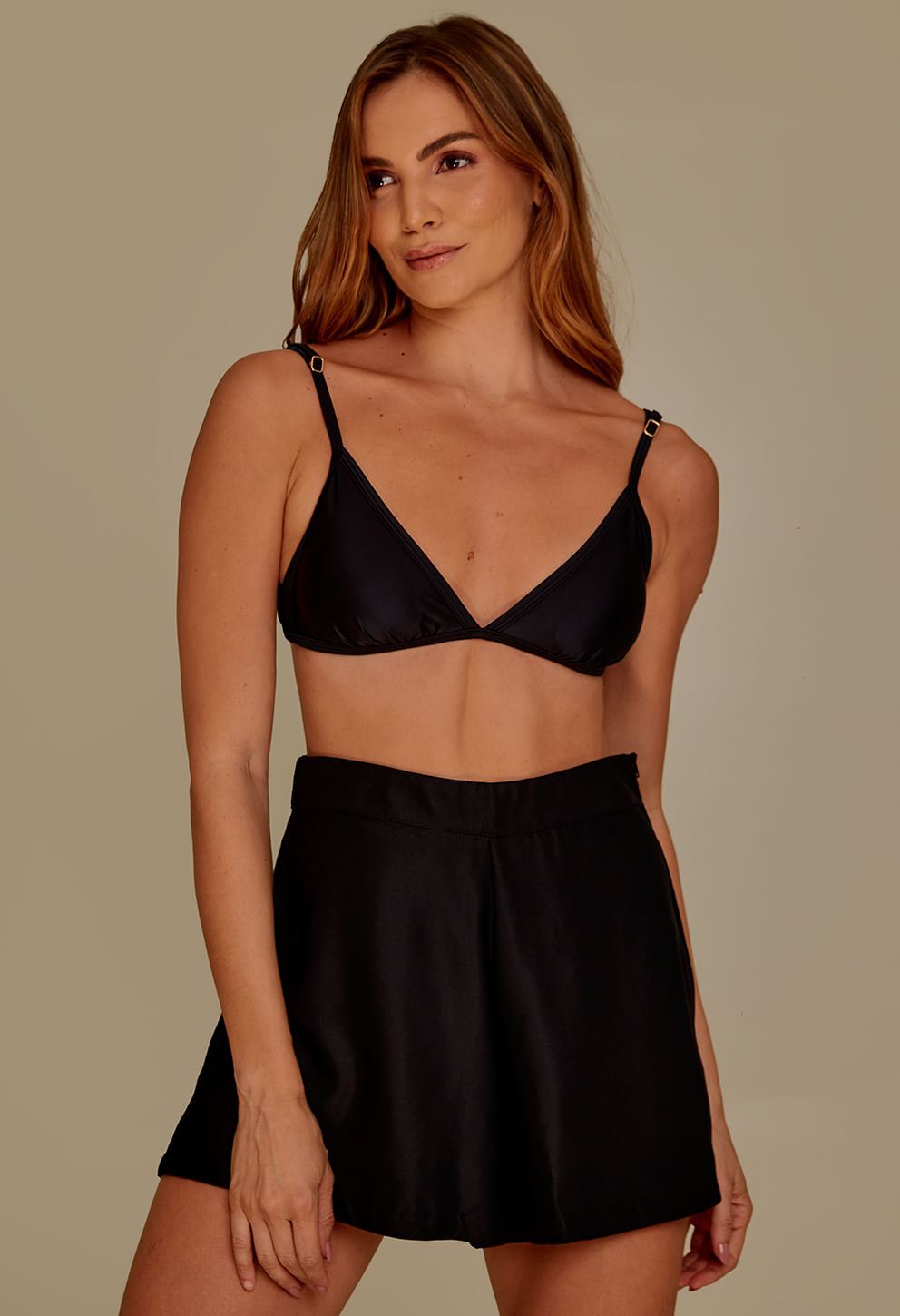 Short Basic Preto com cós clássico e zíper lateral