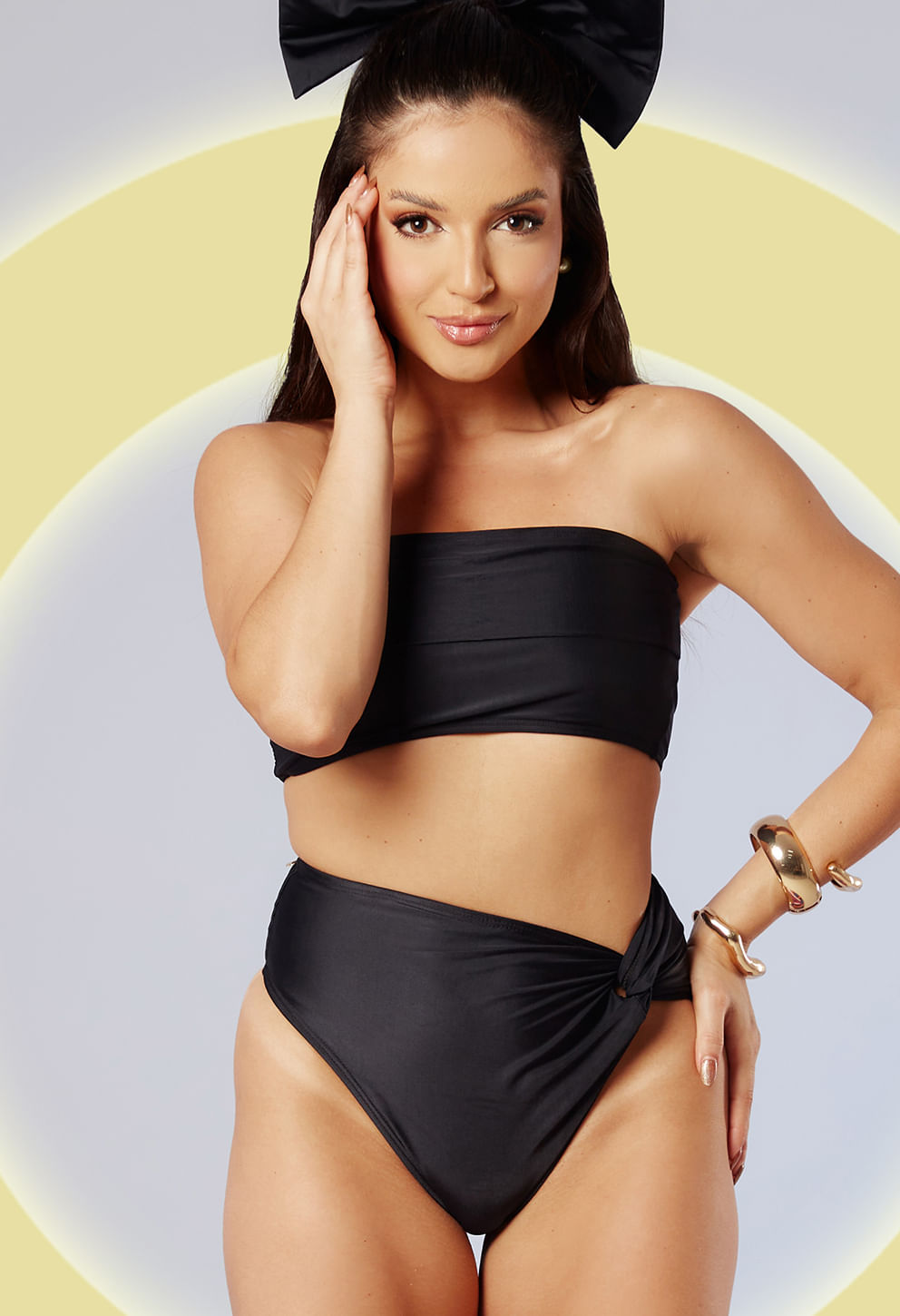 Top Saturno Lunar preto liso combinado com calcinha cintura alta, estilo elegante para praia e ocasiões casuais