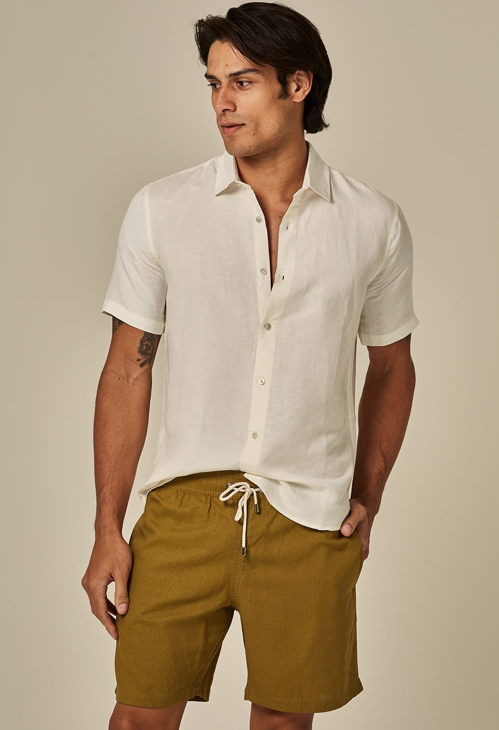 Bermuda casual linho cominho vista frontal