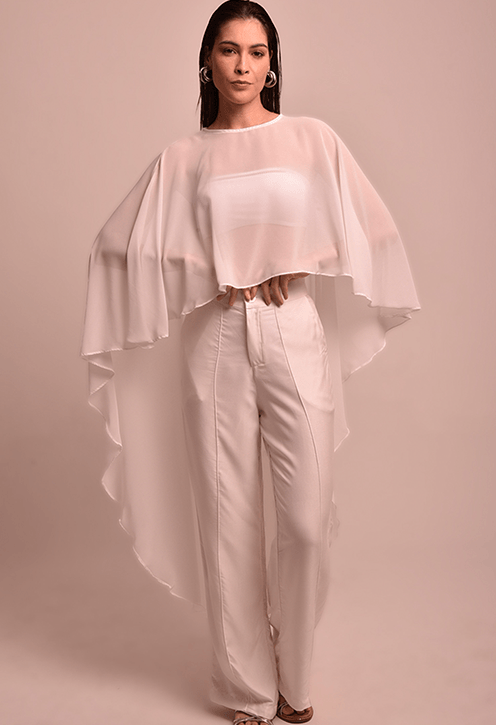 Blusa Eleonora Alvorada branca vista frontal, tecido leve e transparente