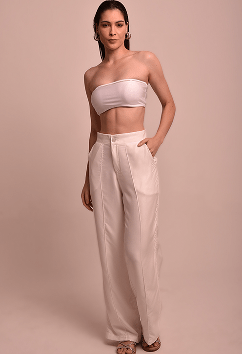Calça Pantalona Thabata Alvorada Off - vista frontal, caimento fluido e cintura alta