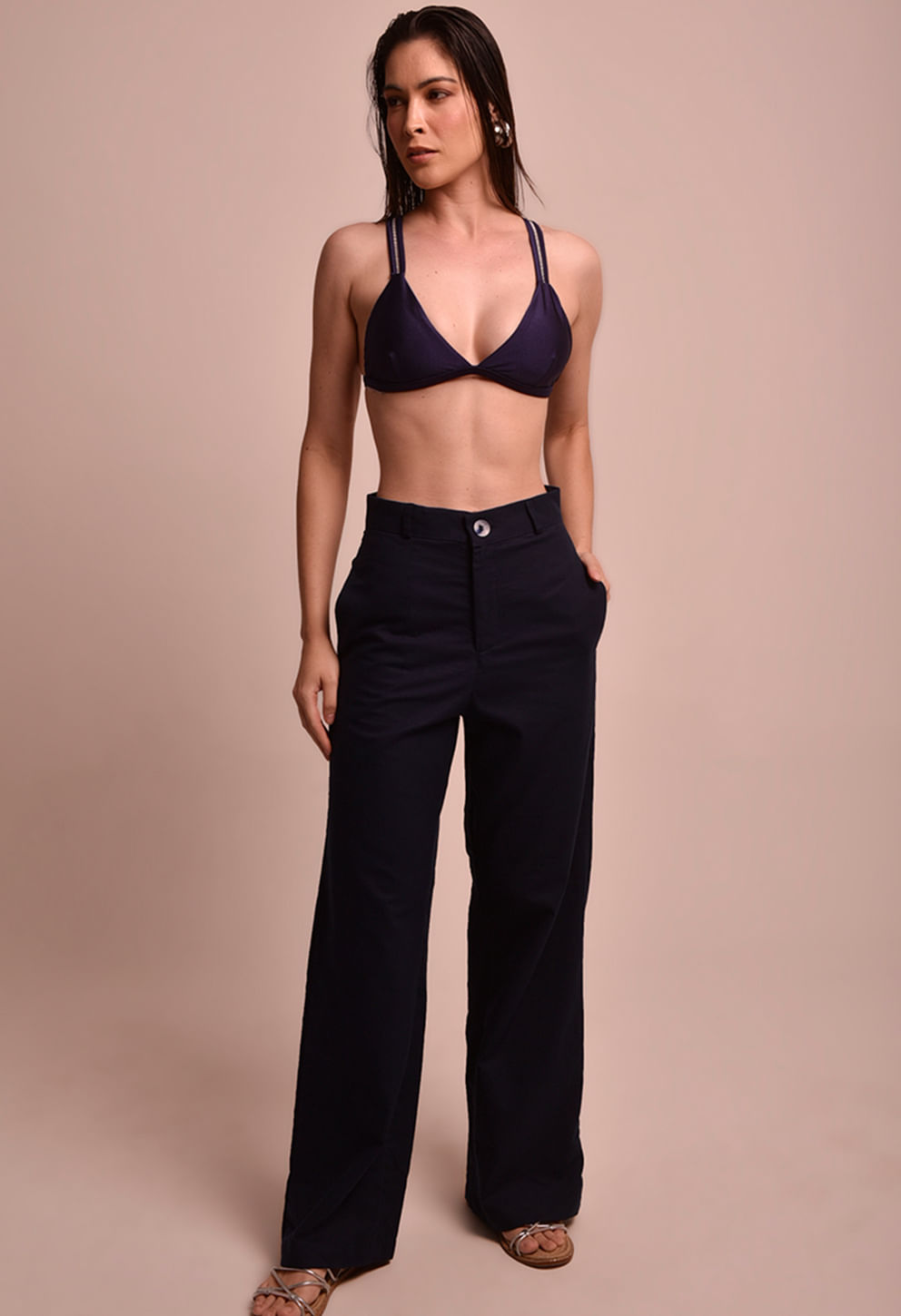 Calça Pantalona Malu Náutica azul marinho, modelagem ampla e cintura alta