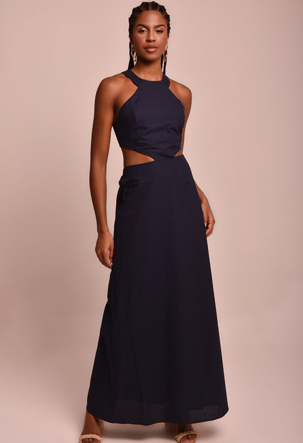 Vestido longo azul marinho com decote halter e amarração nas costas