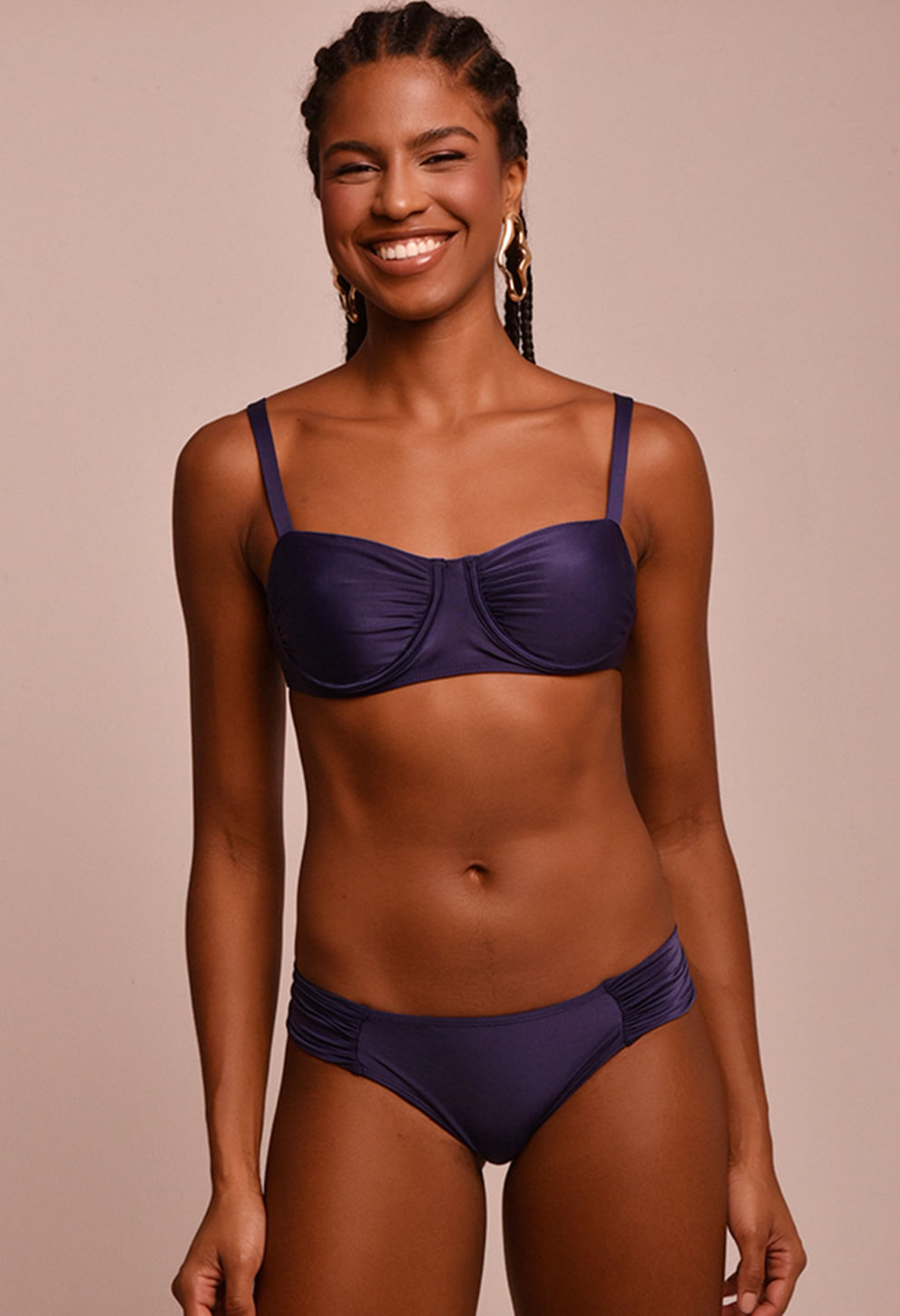 Top Evelin Náutica - frontal, modelo usando biquíni azul náutica